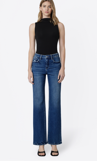 *Comfort stretch denim for easy movement
*High-rise waist
&Slim wide-leg silhouette
*Classic five-pocket styling
*Full-length cut with a finished hem
*Dark wash
