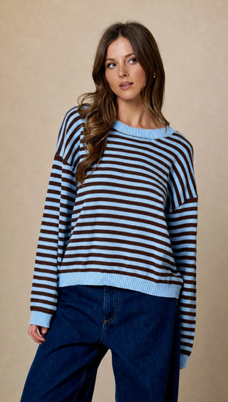  Long sleeves Drop shoulder Relaxed fit Contrast trim detail Back button detail 