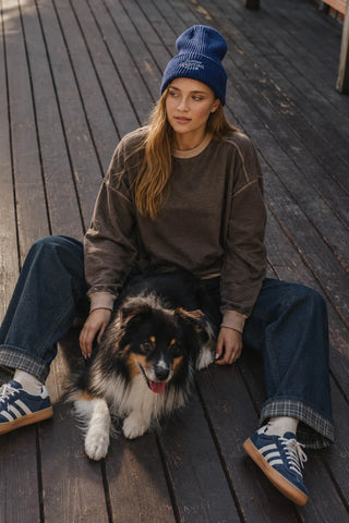Your everyday outfit, with a little extra personality. This solid knit top brings together a classic round neckline, long sleeves, and dropped shoulders for an easygoing look. The relaxed, boxy fit keeps the silhouette laid-back, while exposed seams and contrasting ribbed trim at the neckline and hem add a playful finishing touch.